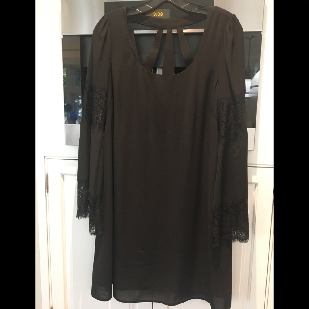 Jessica Simpson Black Dress Size 8   Long Bell sleeves
